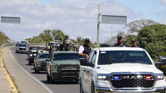 Fiscalía de Oaxaca asegura arsenal y vehículo ligado a triple homicidio