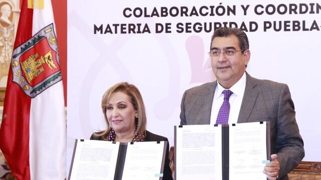 Sergio Salomón y Lorena Cuéllar en firma de convenio