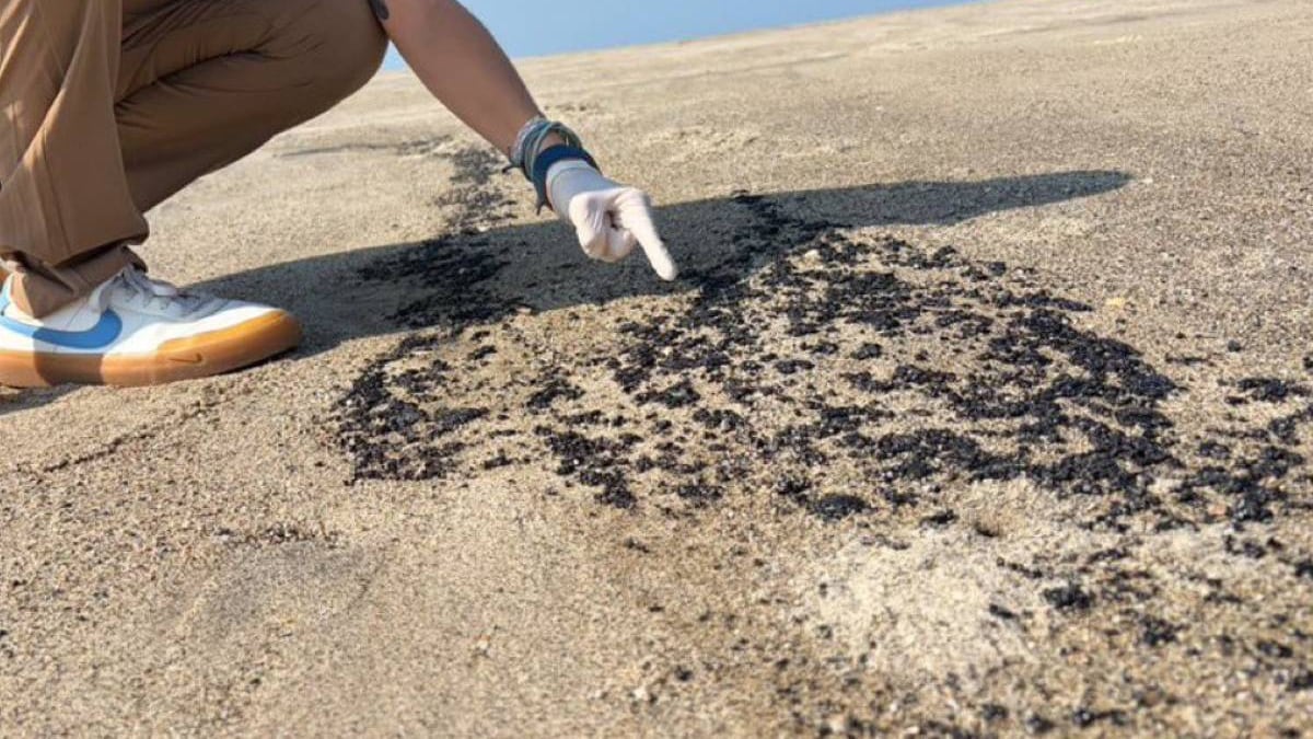 Nuevo derrame de hidrocarburos afecta cuatro playas de Salina Cruz, denuncian pescadores
