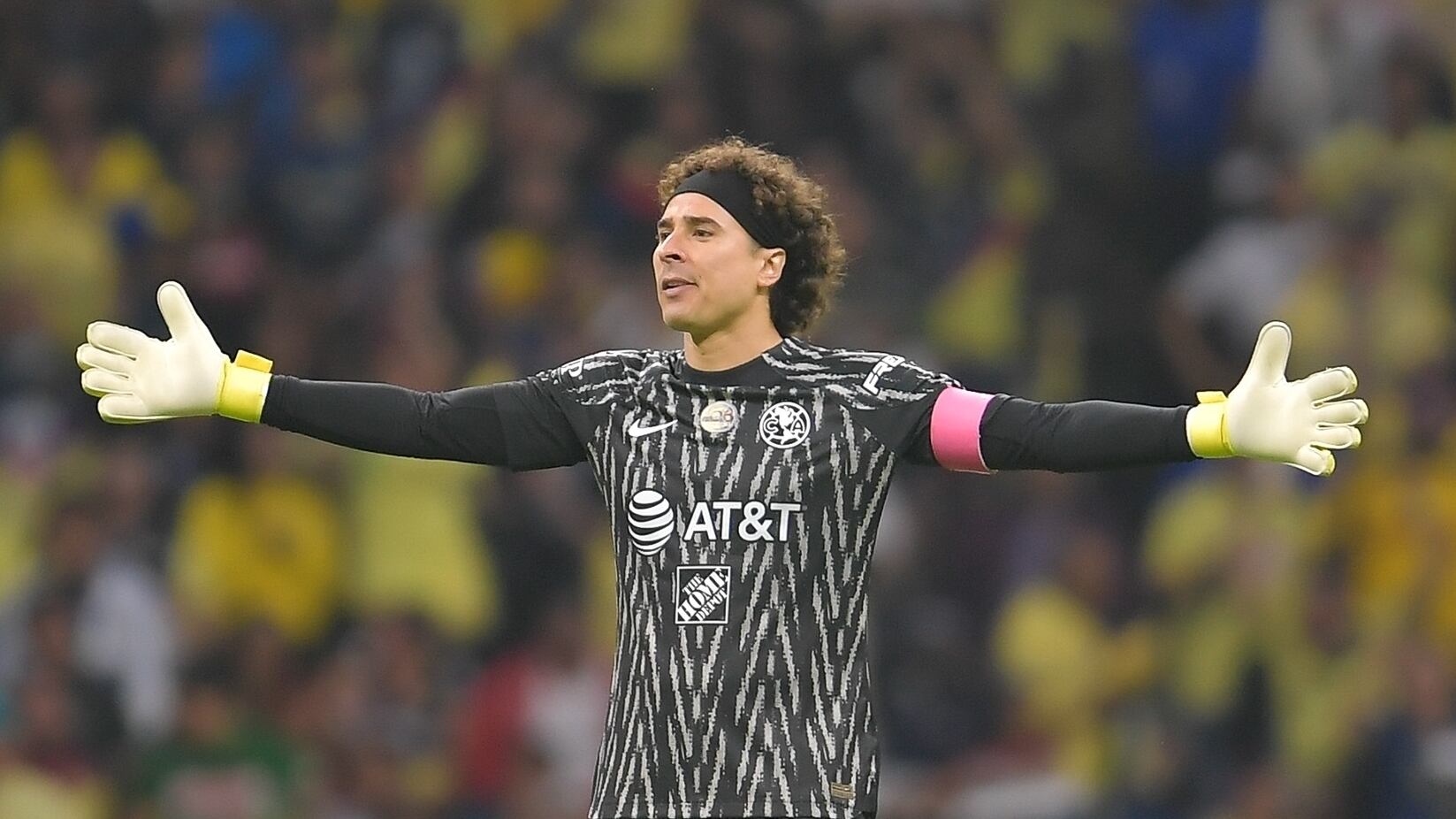 Memo Ochoa con el Club América.