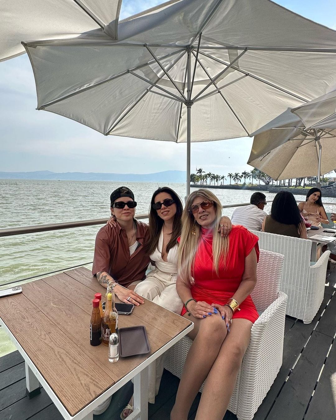 Michelle Maciel con su mamá y su hermana Valeria.