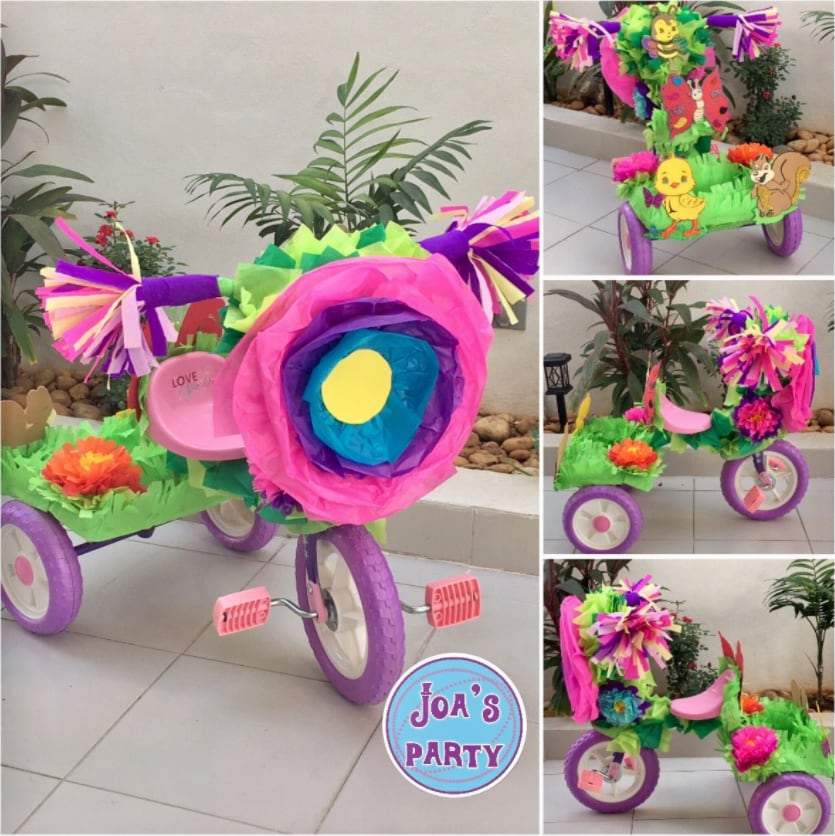 Triciclo decorado para desfile de primavera