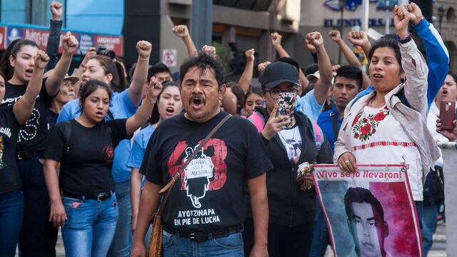 Marcha a 56 meses de la desaparición de los 43 en Iguala, Guerrero.