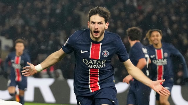 Khvicha Kvaratskhelia en el PSG vs AS Mónaco.