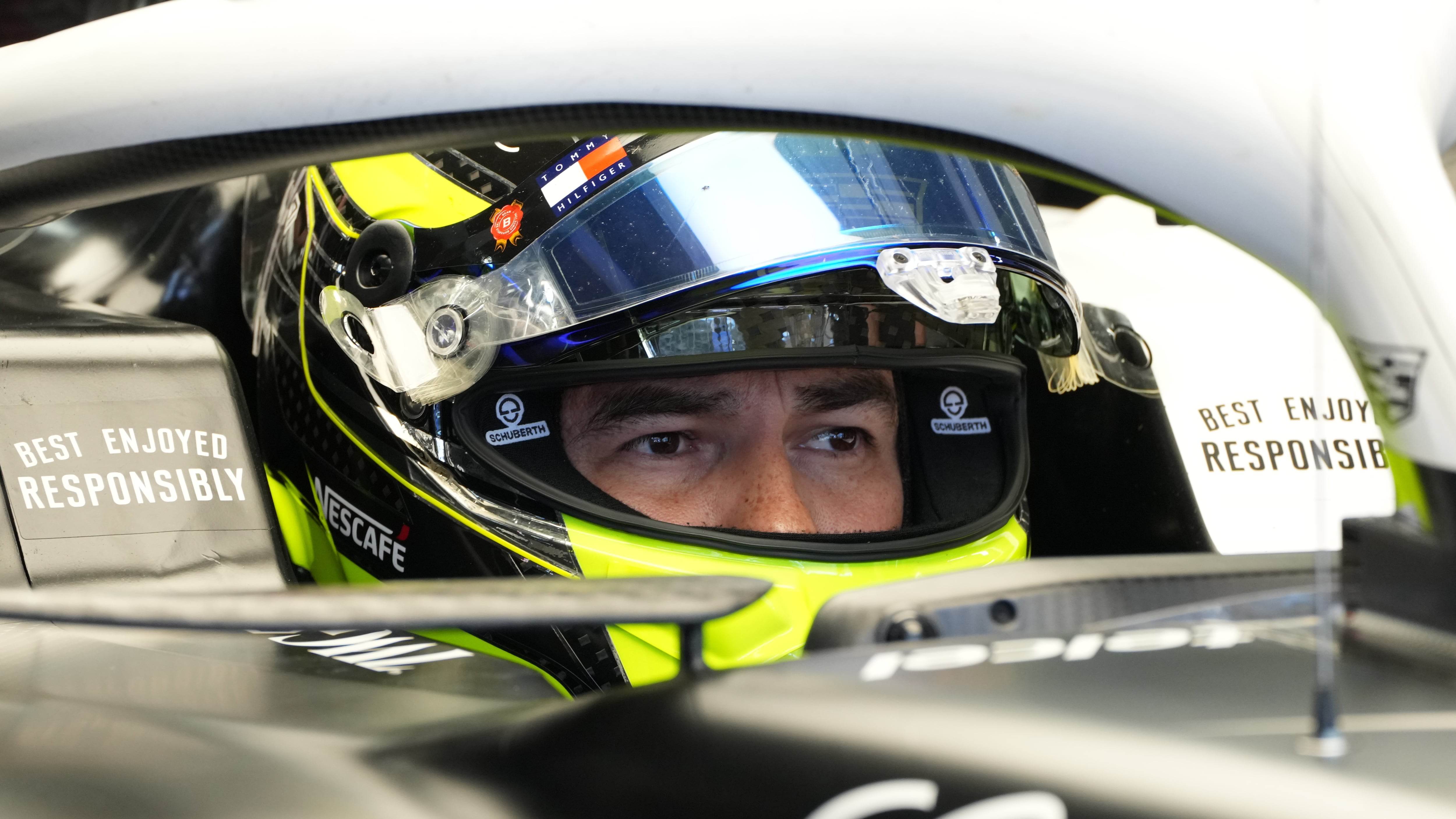 Checo Pérez termina 17 en el GP de Japón de la F1 tras una carrera complicada