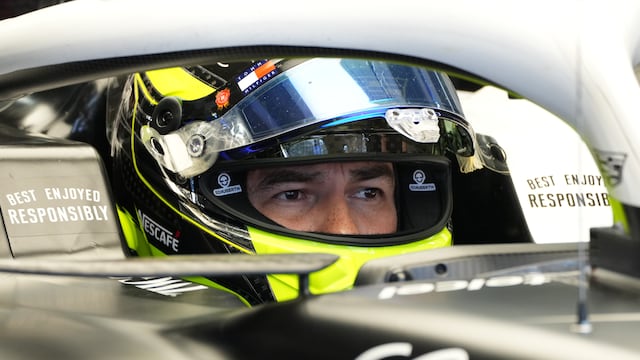 Checo Pérez termina 17 en el GP de Japón de la F1 tras una carrera complicada.