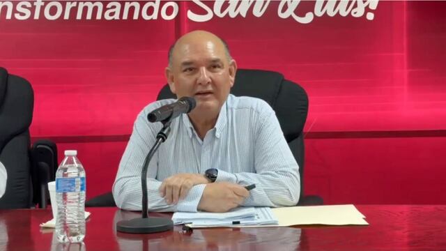 Santos Gonzalez Yescas, alcalde de San Luis Río Colorado, Sonora, ordena que le quiten el micrófono a reportero Manuel Angulo en vivo