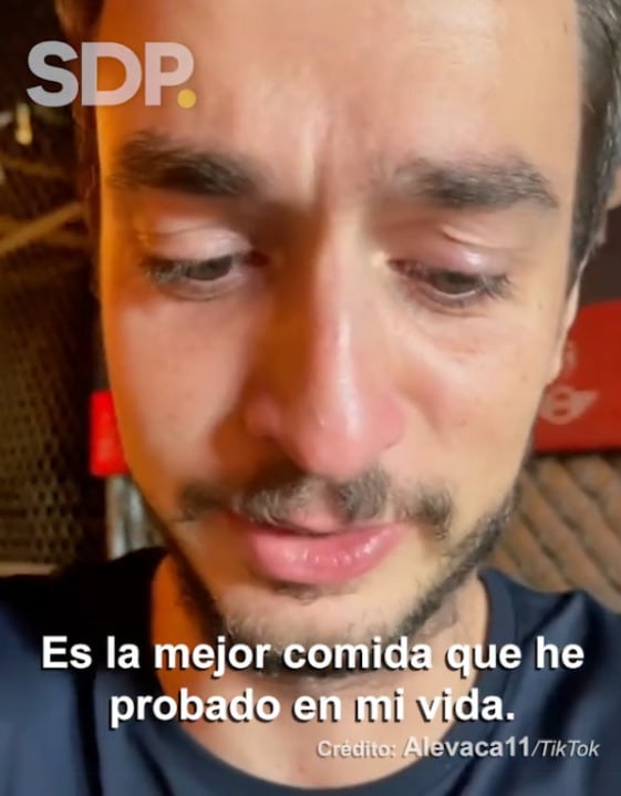 Turista alemán llora al probar tacos por primera vez en México