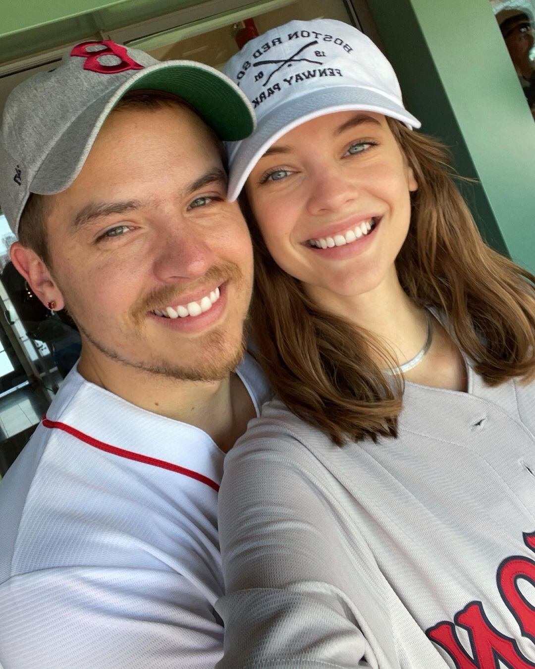 Dylan Sprouse, gemelo de Zack y Cody, se va a casar con Barbara Palvin, modelo plus size