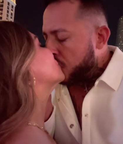 Alicia Villarreal se besa con Cibad Hernández