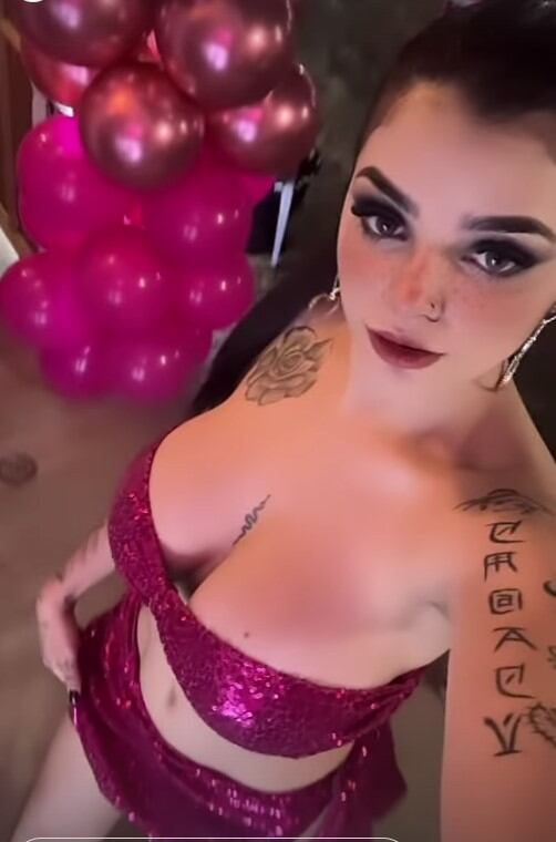 Karely Ruiz en su fiesta de cumpleaños