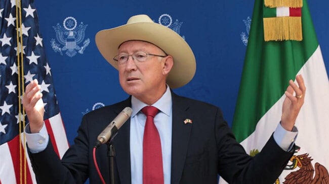 “No tengo evidencia”: Ken Salazar responde a señalamientos sobre AMLO y El Mayo Zambada