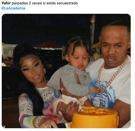 Meme de Yahir conduciendo La Academia.