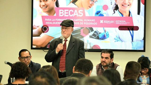 Julio Menchaca invierte en becas para el Citnova de Hidalgo