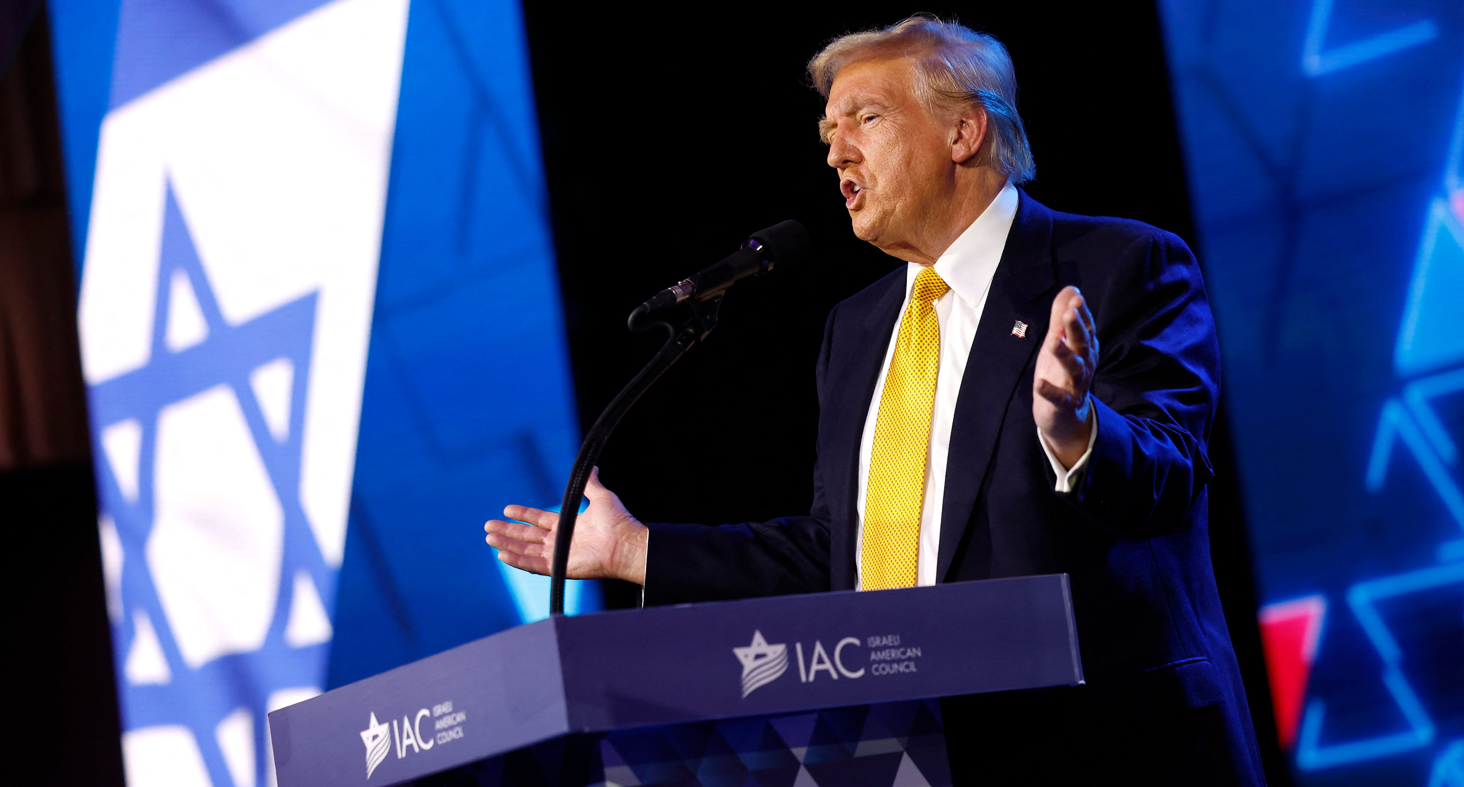 Donald Trump dice que judíos que voten por Kamala Harris deben “examinarse la cabeza”