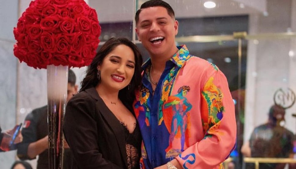 Eduin Caz y su esposa Daisy Anahy