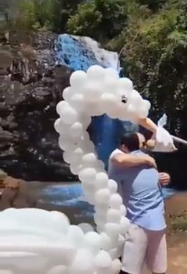 Gender reveal party en cascada