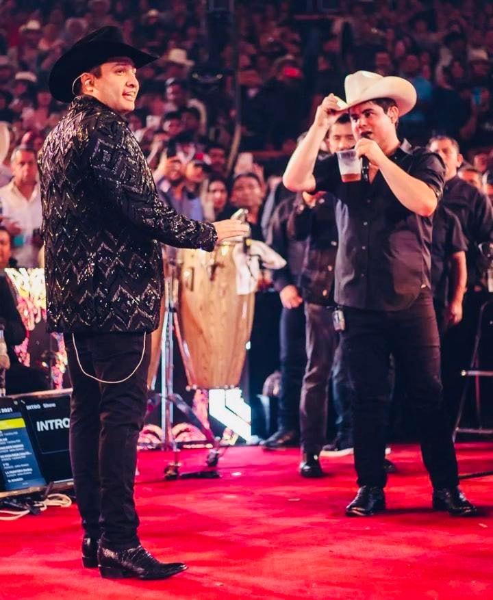 Alfredo Olivas y Julión Álvarez