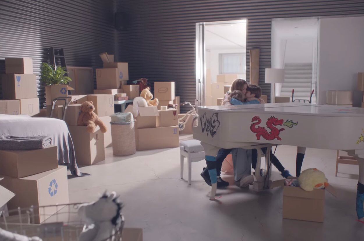 Shakira estrena Acróstico con Milan y Sasha cantando