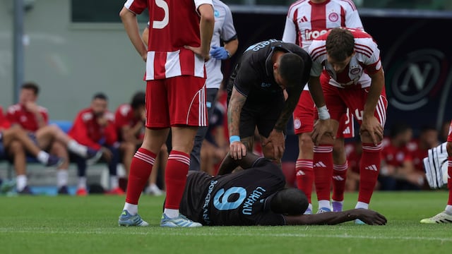 Terremoto en la Serie A: Estrella del Napoli se lesiona de gravedad y estará varios meses fuera de las canchas.
