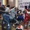 VIDEO: Pelea de funcionarios contra payasos, al mero estilo de Malcolm el de en medio, se reporta en Puebla por esta increíble razón