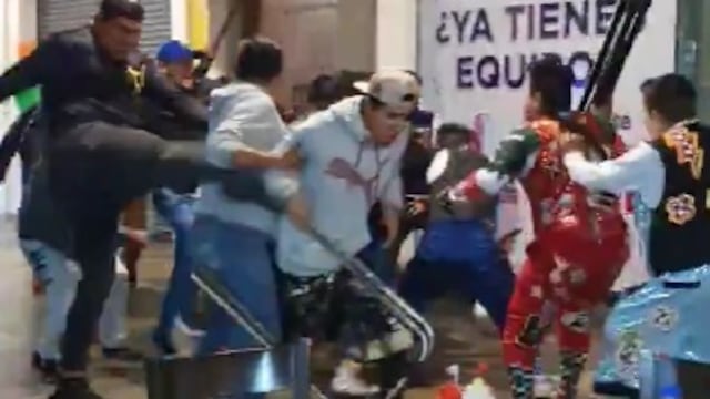 Pelea de funcionarios contra payasos, al mero estilo de Malcolm el de en medio, se reporta en Puebla por esta increíble razón