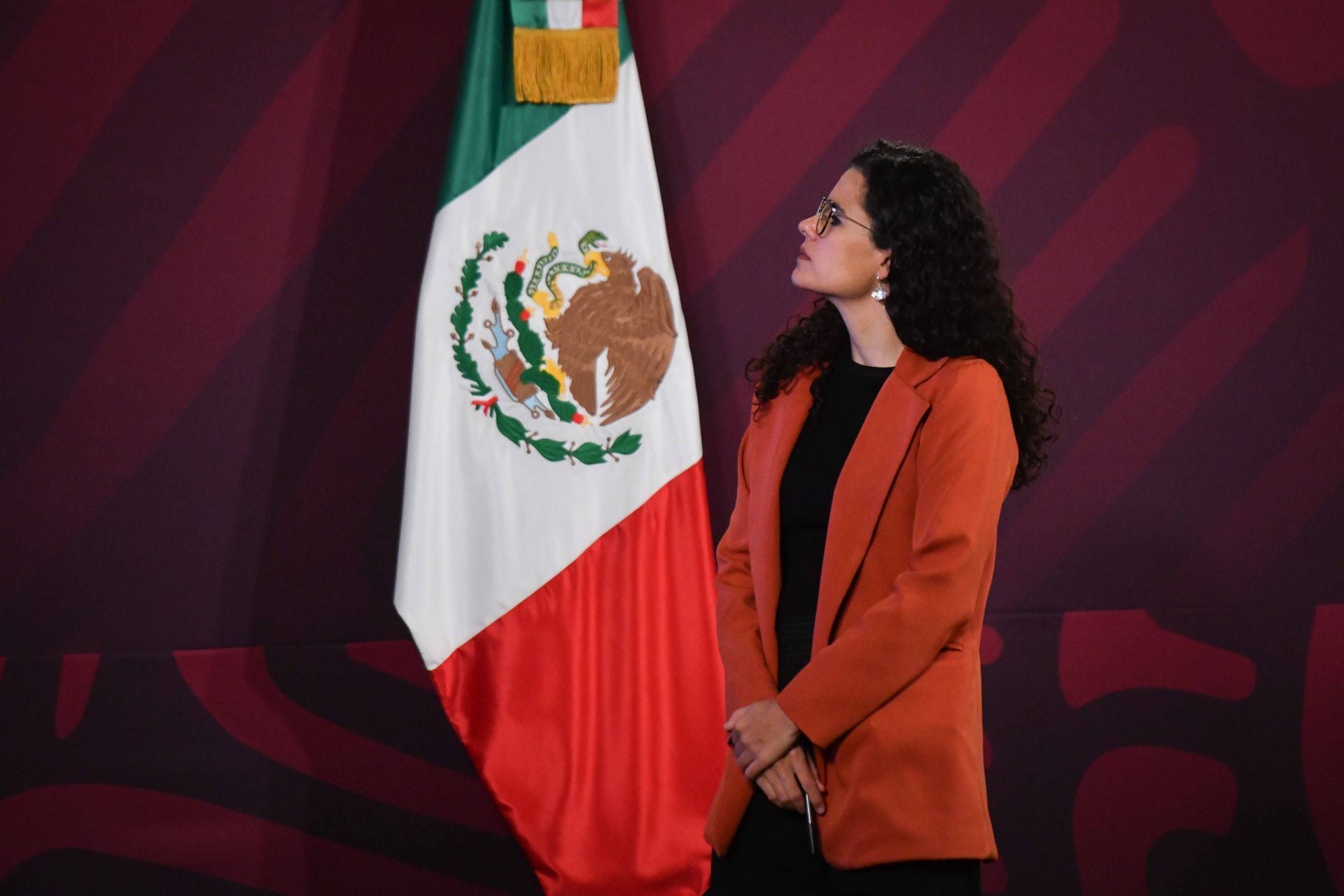 Luisa María Alcalde encabeza la mañanera de AMLO