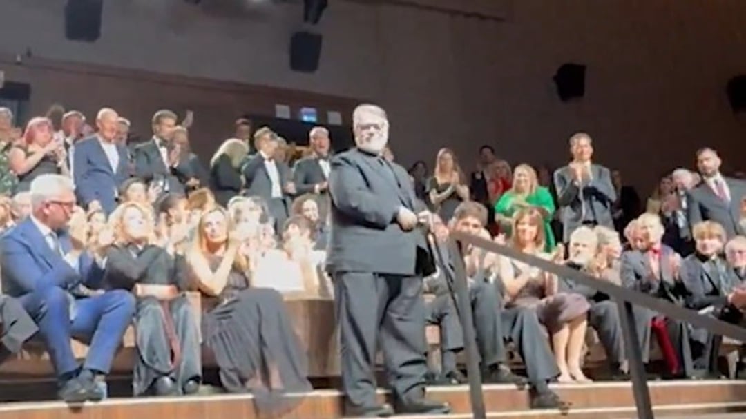 Guillermo del Toro recibe ovación de 13 minutos por “Frankenstein”, en el Festival Internacional de Cine de Venecia