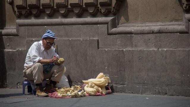 Comerciante en calles del Centro Histórico de la CDMX.