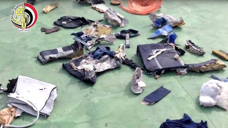 Usarán submarino para búsqueda de restos de avión egipcio