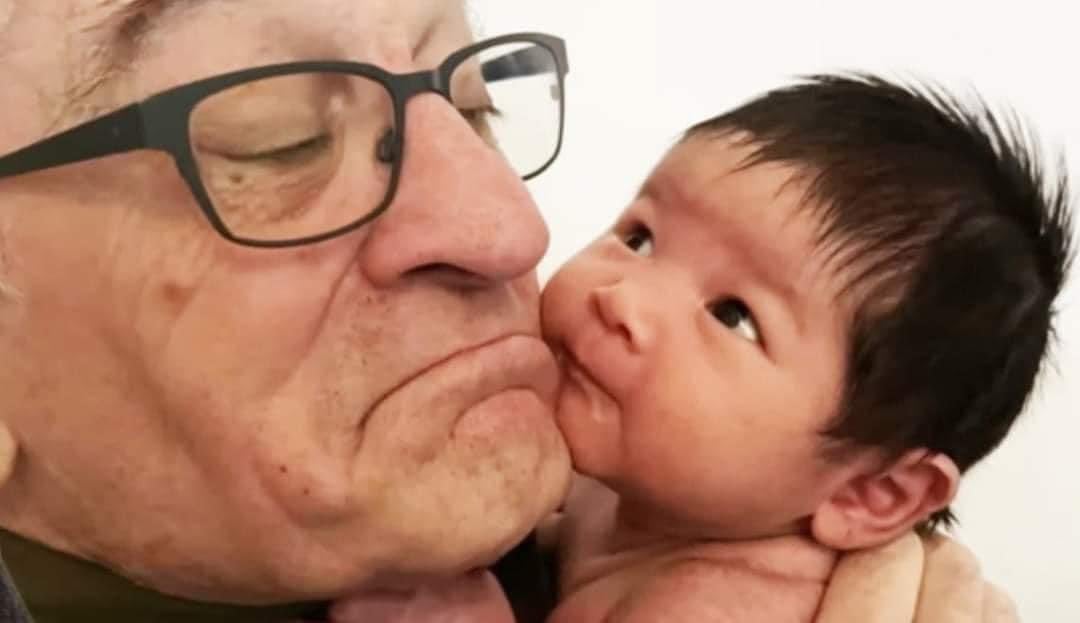 Robert de Niro es un papá de 80 años y revela casi llorando cómo se siente