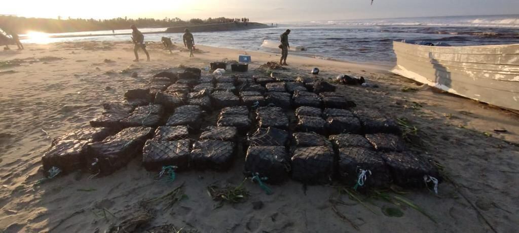 Secretaría de Marina detecta embarcaciones contrabandistas en Acapulco, Guerrero