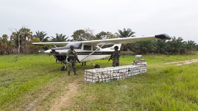 Ejército asegura avioneta con 636 kilos de cocaína en Emiliano Zapata, Tabasco