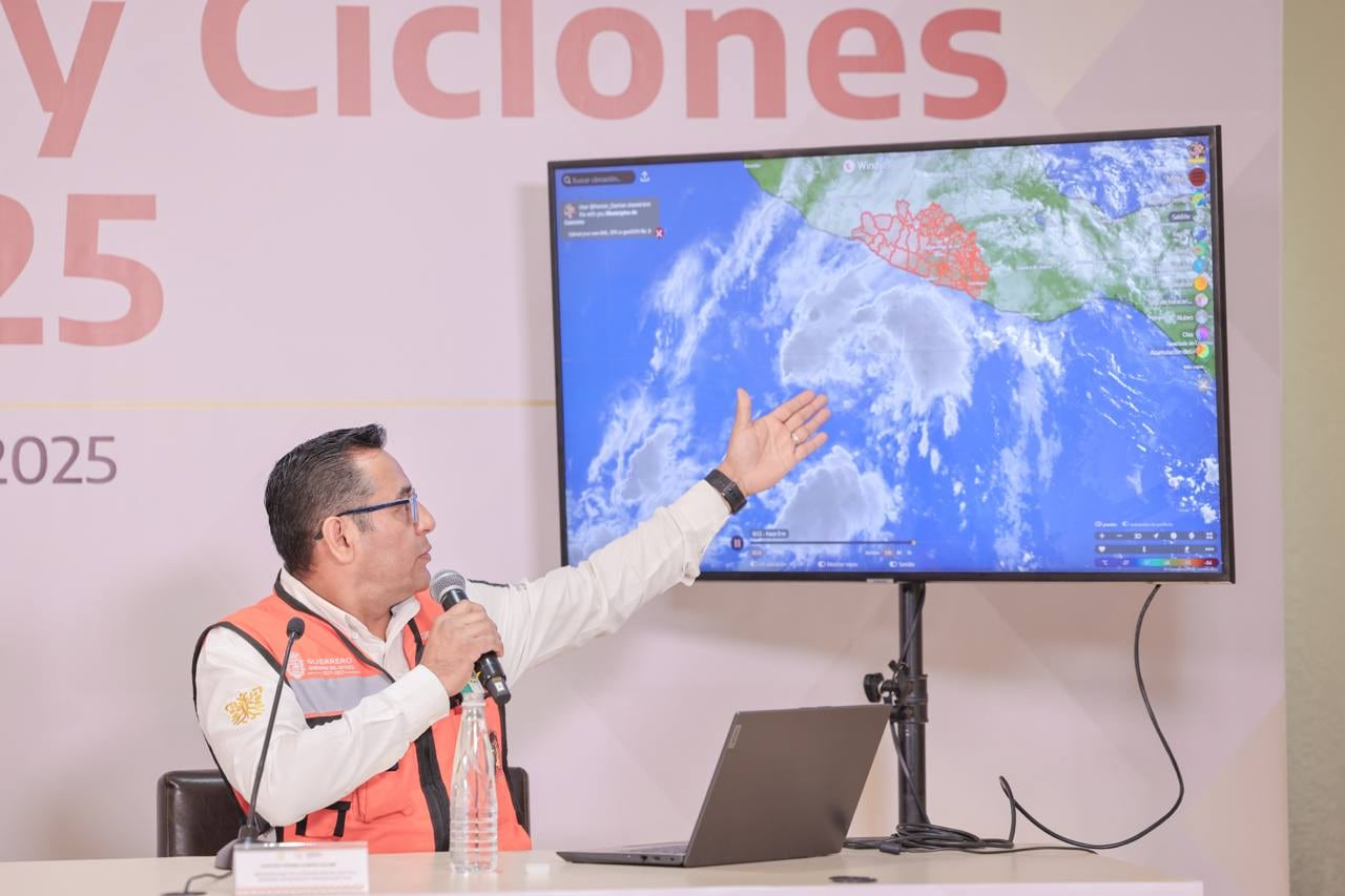 Evelyn Salgado evalúa condiciones climatológicas en Guerrero