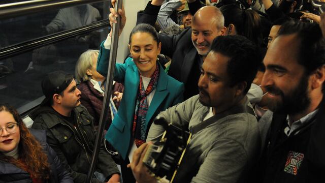 Claudia Sheinbaum en un palomazo desde la Línea 12 del Metro CDMX