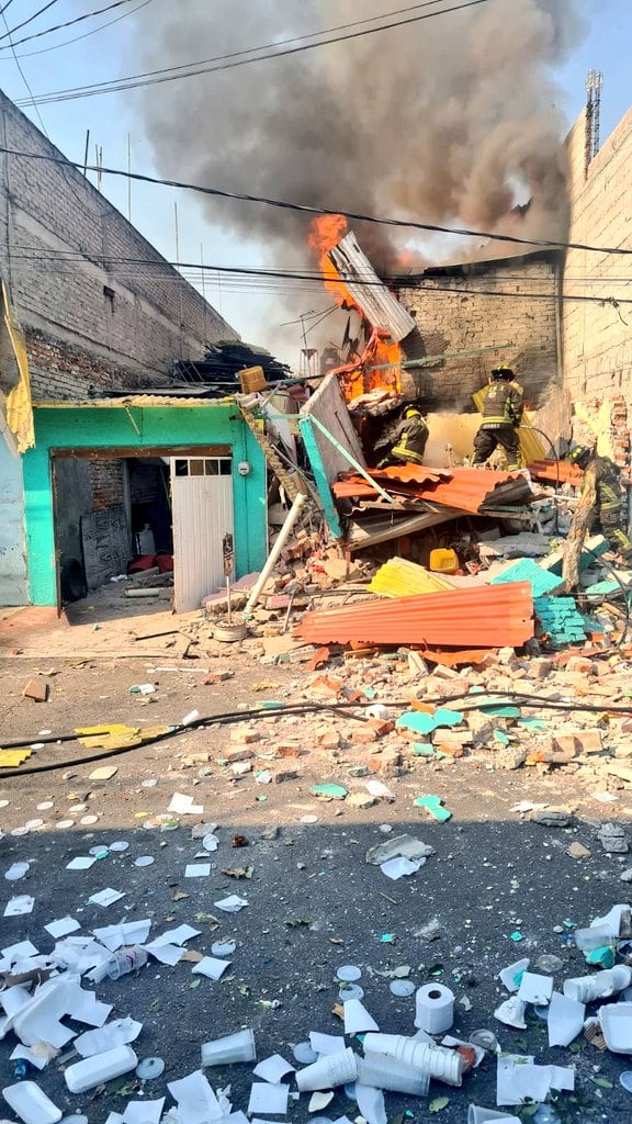Explosión derrumba casa en Iztapalapa