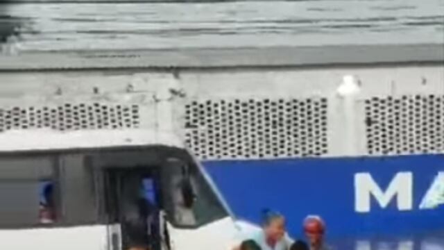 En Mazatlán rescatan a pasajeros que se quedaron varados por lluvias