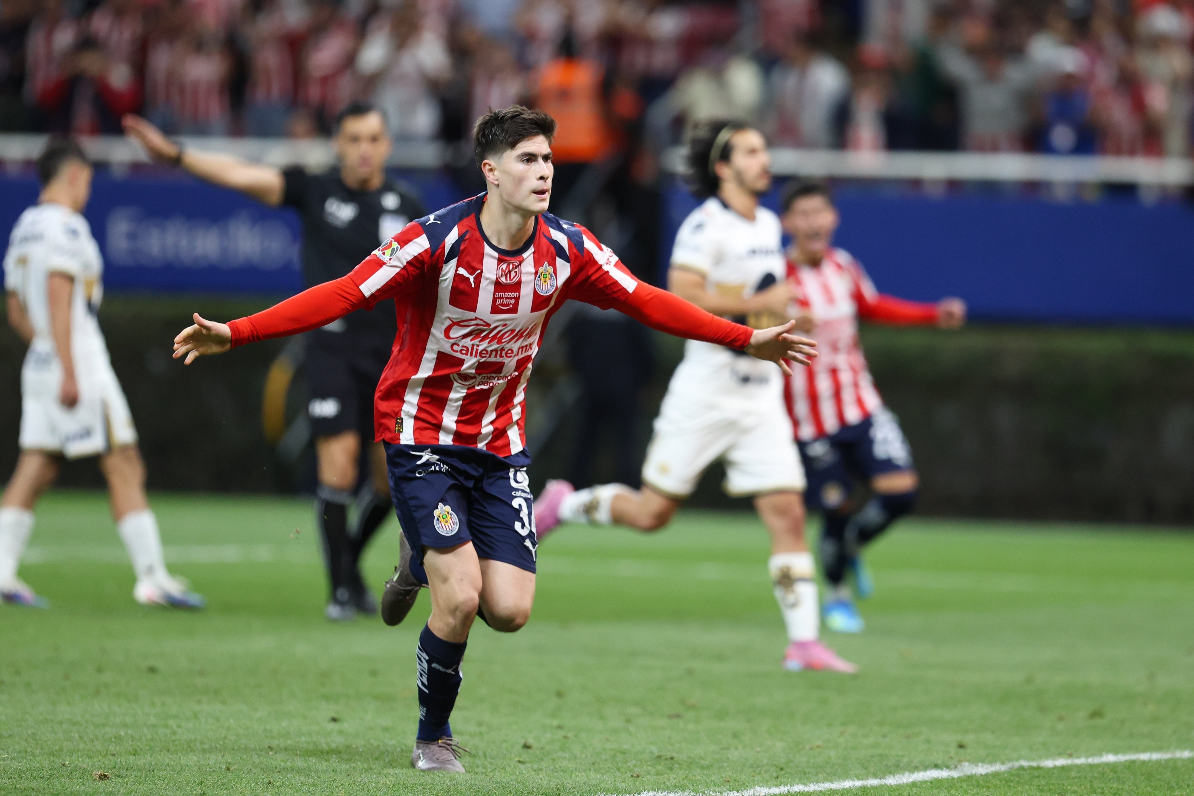 Armando González se acerca a Europa: Olympiacos presenta oferta a Chivas.