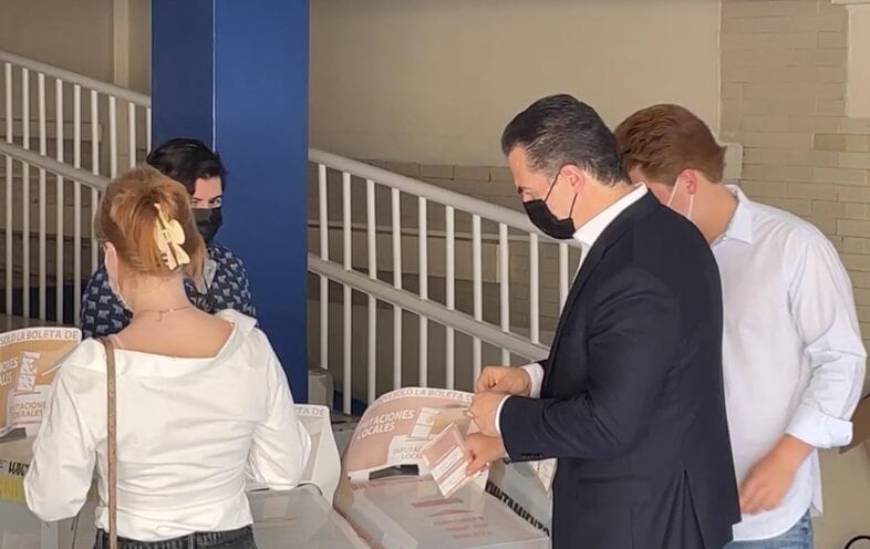 Adrián de la Garza, candidato del PRI-PRD