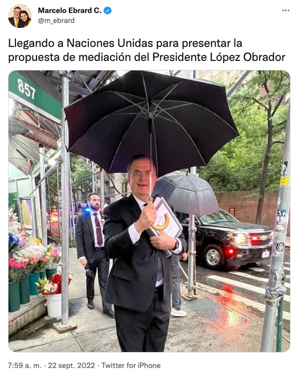 usuario recuerda a Mary Poppins por foto de Marcelo Ebrard en Twitter