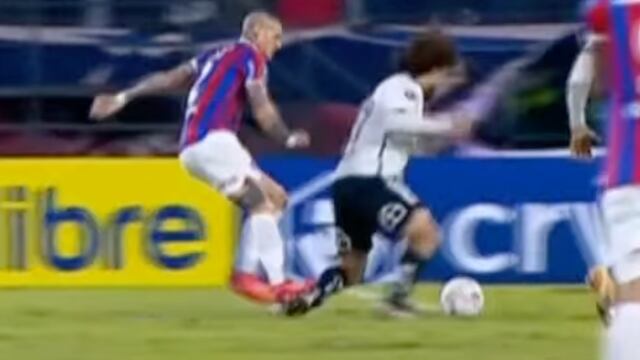 Terrible patada en Copa Libertadores