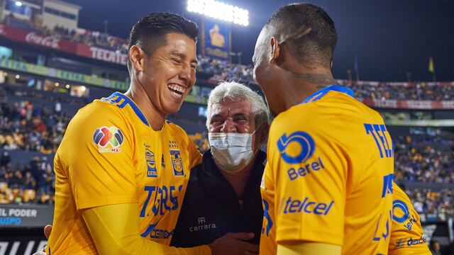 Tuca Ferretti con Hugo Ayala y Luis Quiñones, jugadores de Tigres.