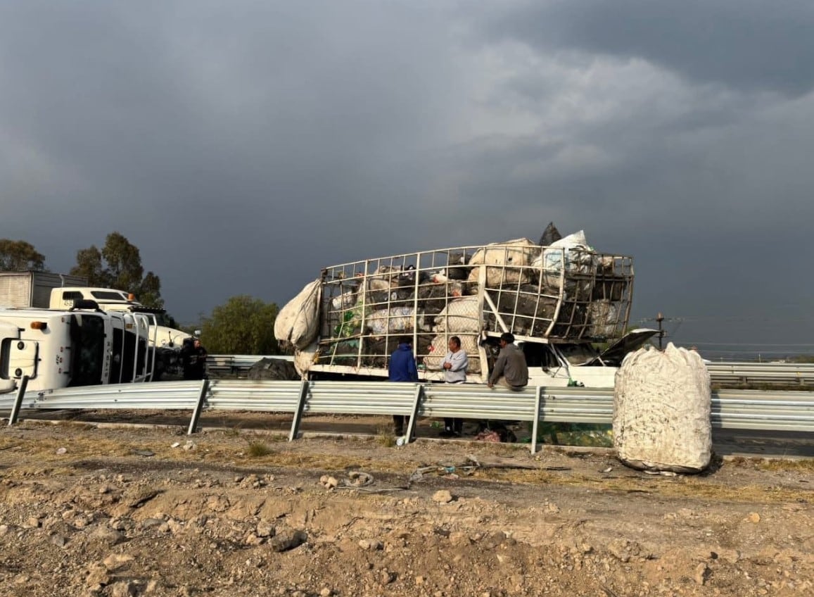 Choque múltiple que paraliza la autopista México-Querétaro