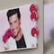Encuentra foto de Chayanne en su escuela y se la roba para su mamá bien orgulloso (VIDEO)