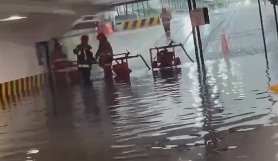 Fuertes lluvias inundan la Cámara de Diputados en CDMX