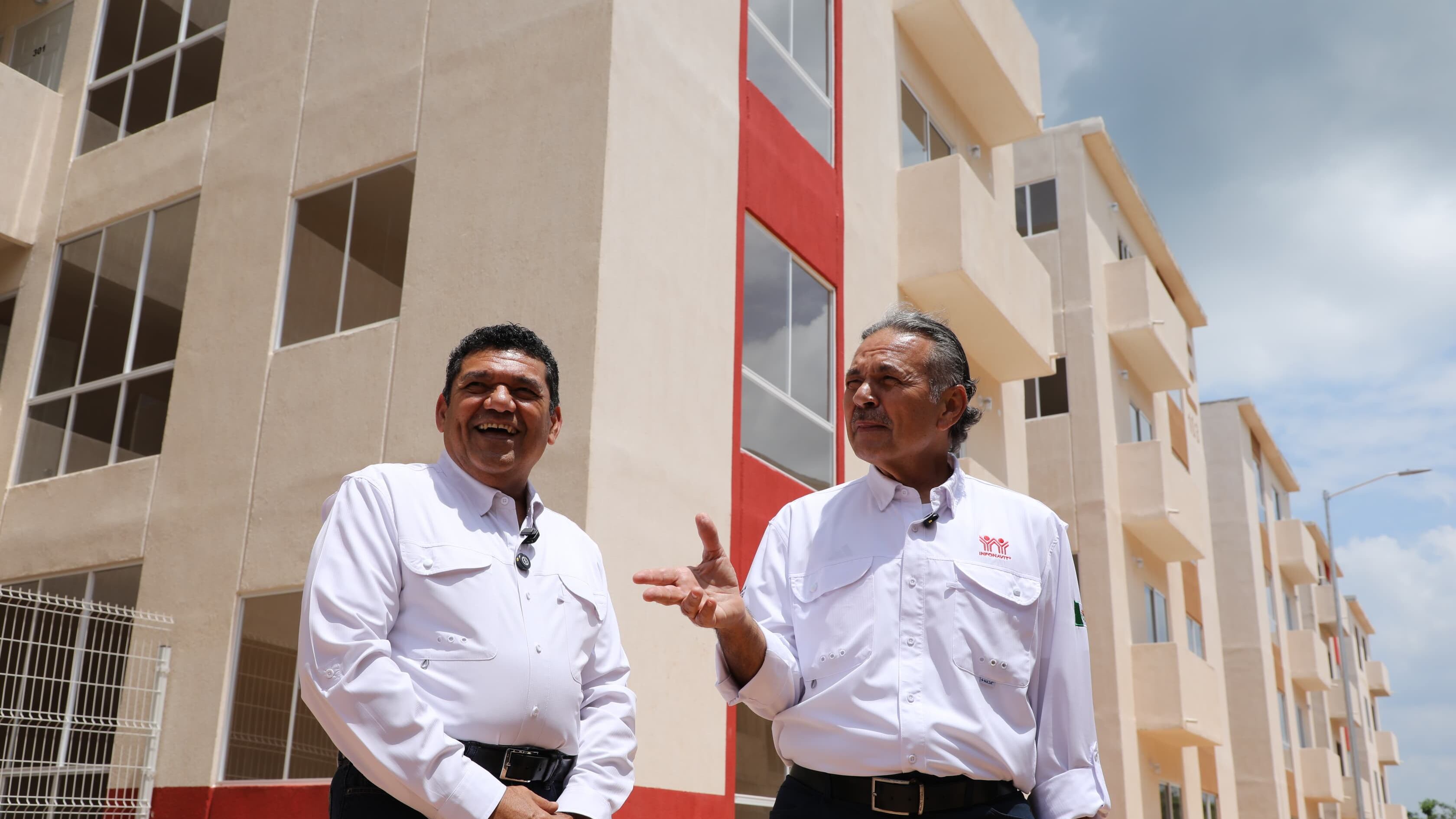 Javier May supervisa avance de construcción de 13 mil viviendas en Tabasco