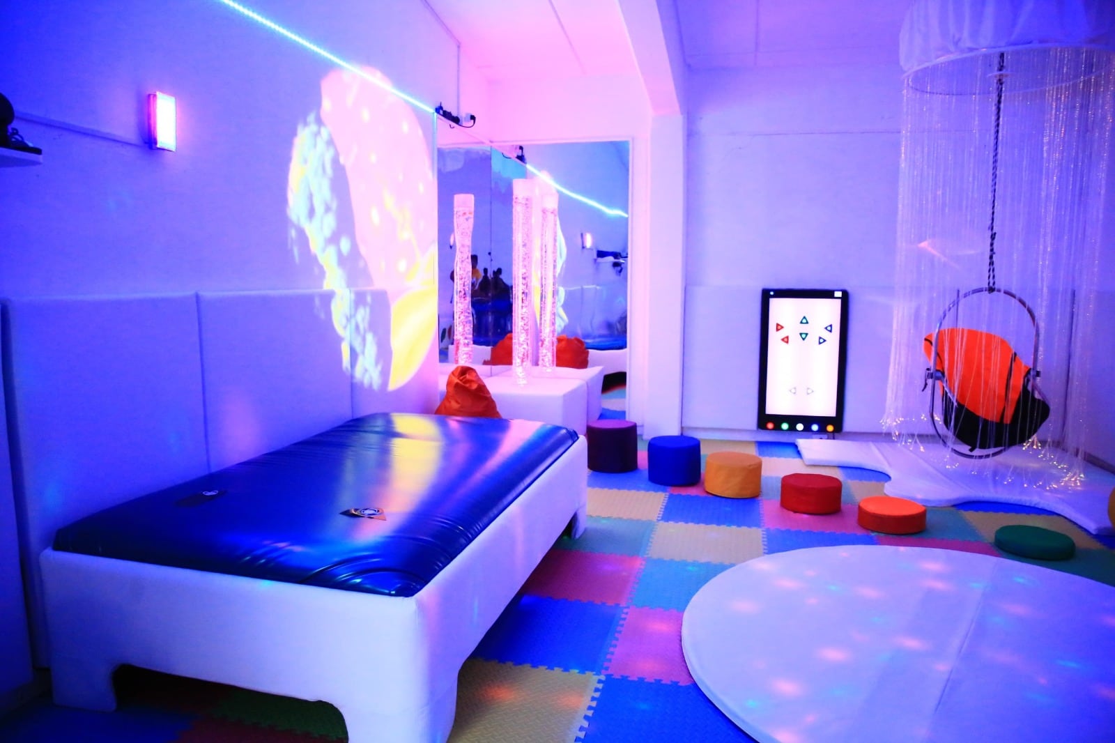 Javier May inaugura aula Multisensorial en Cunduacán