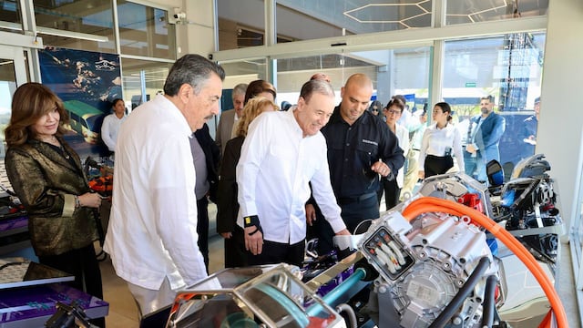 Alfonso Durazo impulsa electromovilidad en Sonora con BMC.