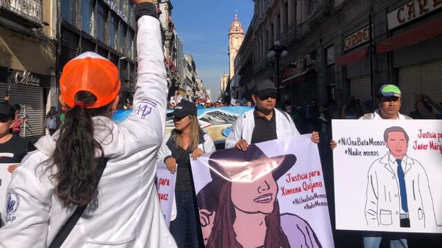 Megamarcha de estudiantes en Puebla.