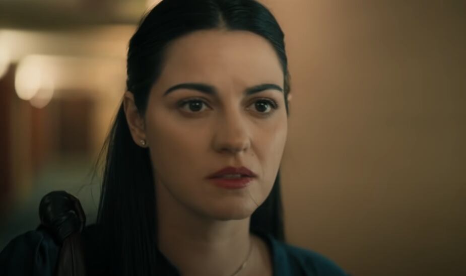 Maite Perroni como Alma Solares en la serie Oscuro Deseo